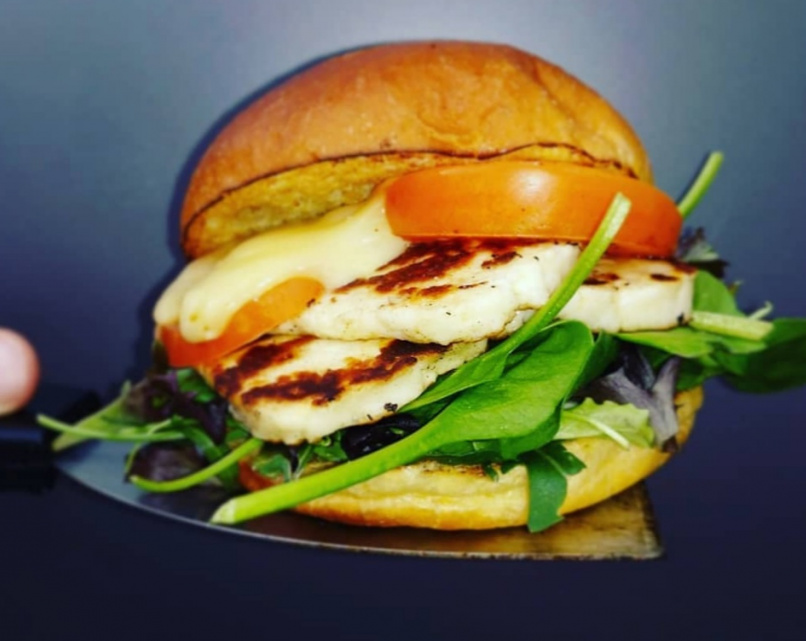 Halloumi burger with grilled zuchini